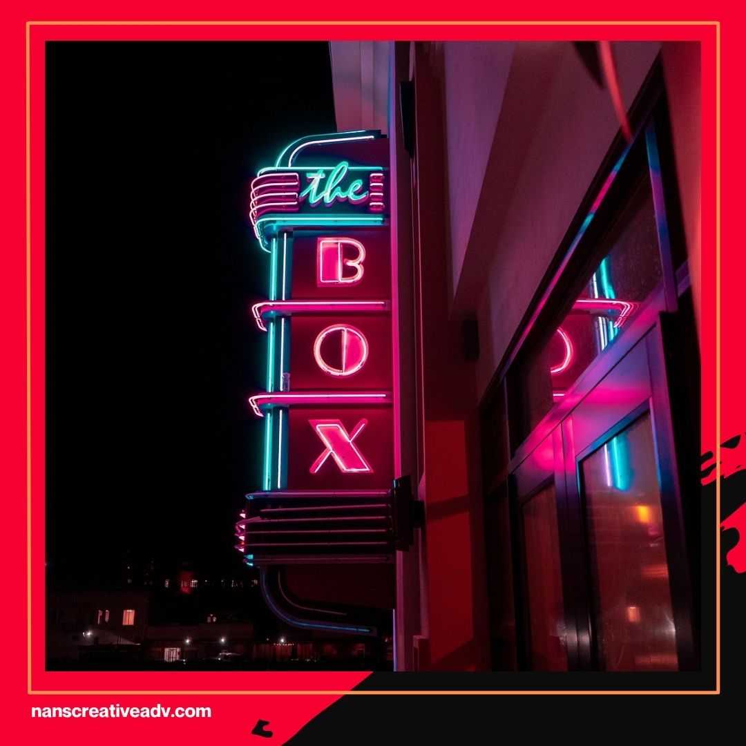 Apa perbedaan neon box akrilik dan backlite
