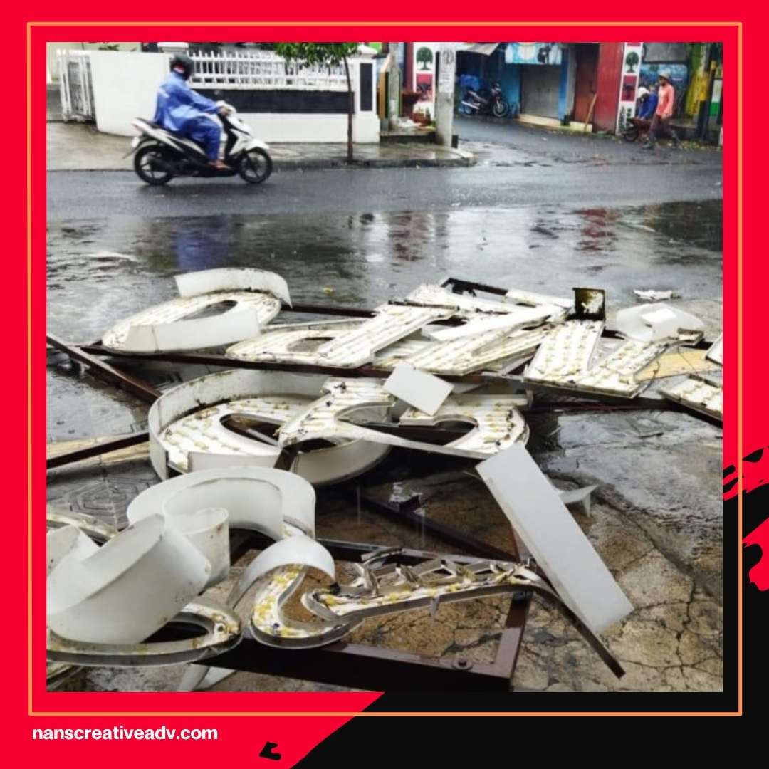 Apakah Tinggi Tiang Neon Box Anda Sudah Standar Keamanan Angin Kencang Cek Sekarang Sebelum Terlambat