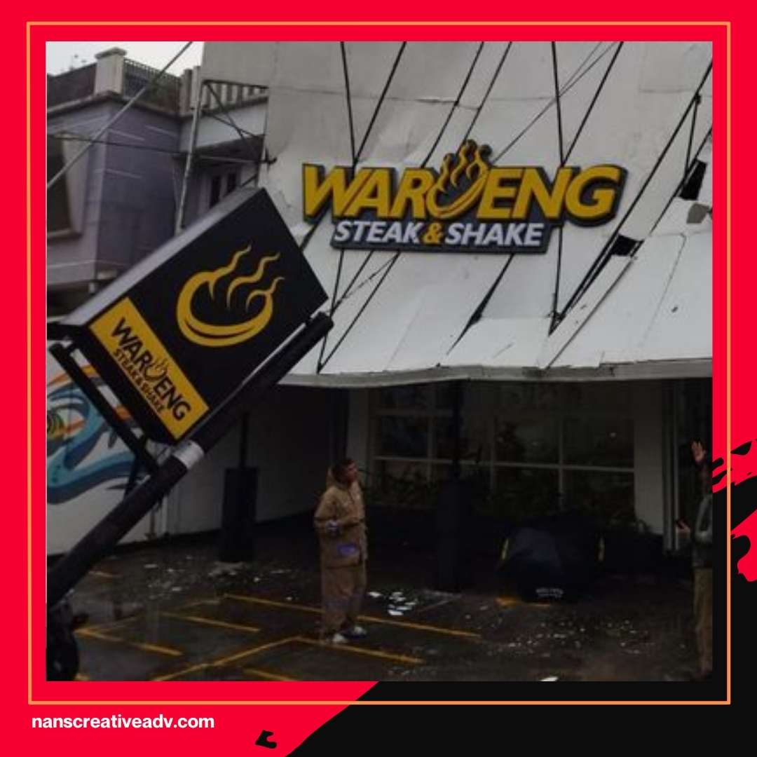 Apakah Tinggi Tiang Neon Box Anda Sudah Standar Keamanan Angin Kencang Cek Sekarang Sebelum Terlambat